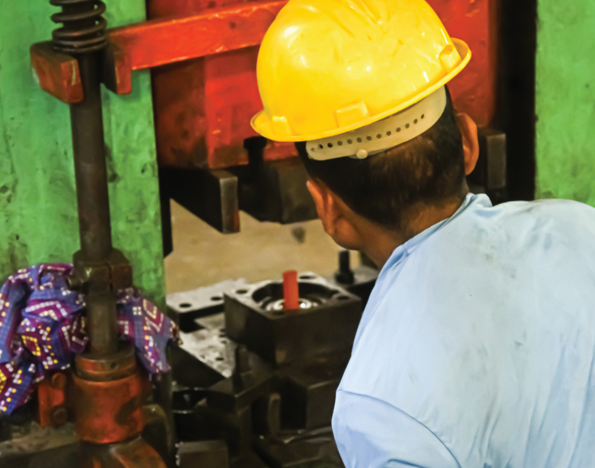 Forging process with heated metal shaped under pressure